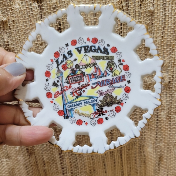 Lot of 2 Vintage Mini Las Vegas Souvenier Plate and Shot Glass - Picture 2 of 5
